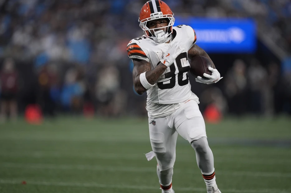 Browns Sign RB Trayveon Williams Off Chargers’ Practice Squad