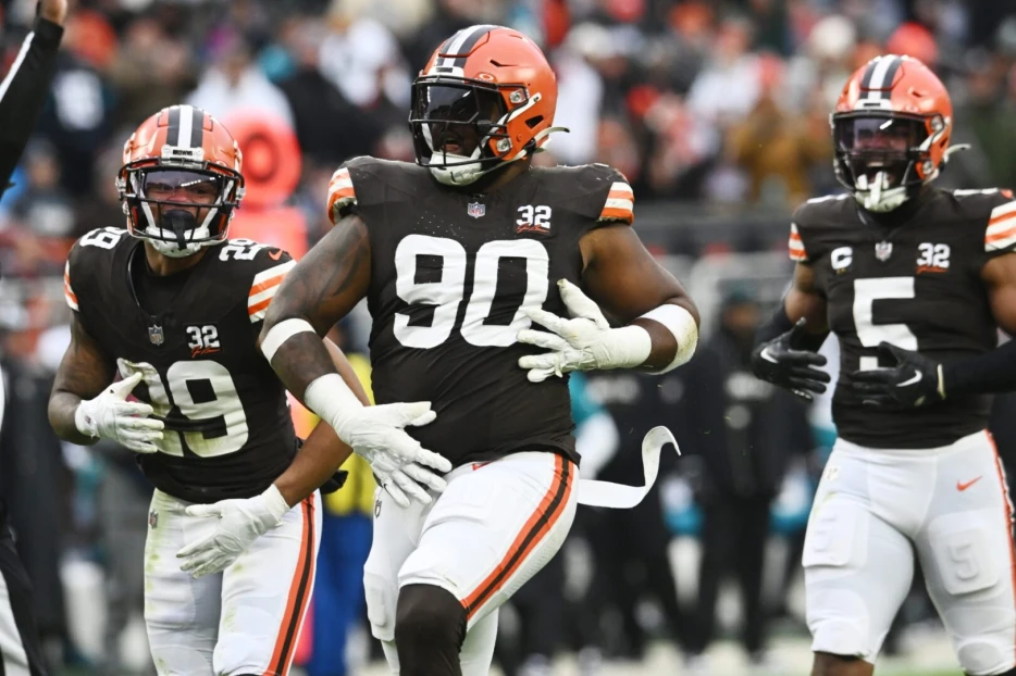 Browns Signing DT Maurice Hurst To PS