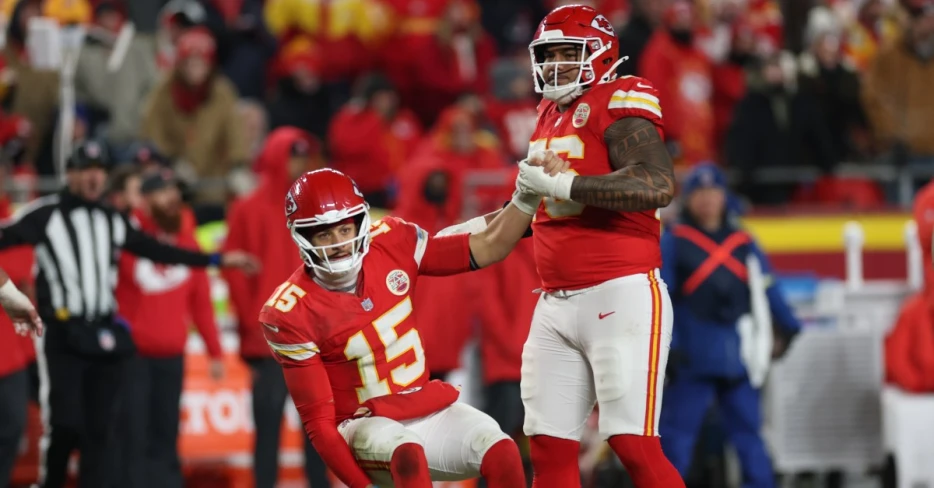 Chiefs News 12/10: The Chiefs are breaking Patrick Mahomes