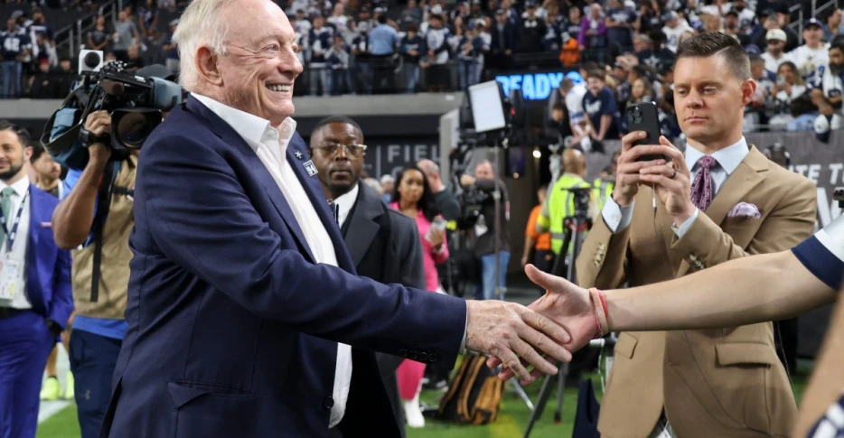 Cowboys news: Jerry Jones still has hopes for a postseason run