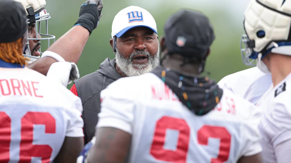 Giants Reportedly Fired Assistant Bryan Cox For Reaction To Seat Assignment On Team Flight