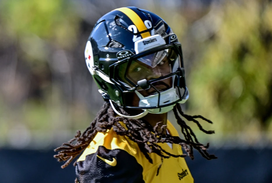 Mike Tomlin Offers Hope for Injured Steelers Starter to Return vs. Dolphins