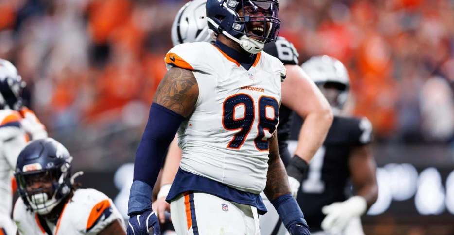 Snaps and analysis for the Broncos win over the Raiders