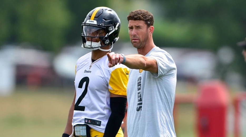 Steelers QBs Coach Named Candidate for High School HC Position