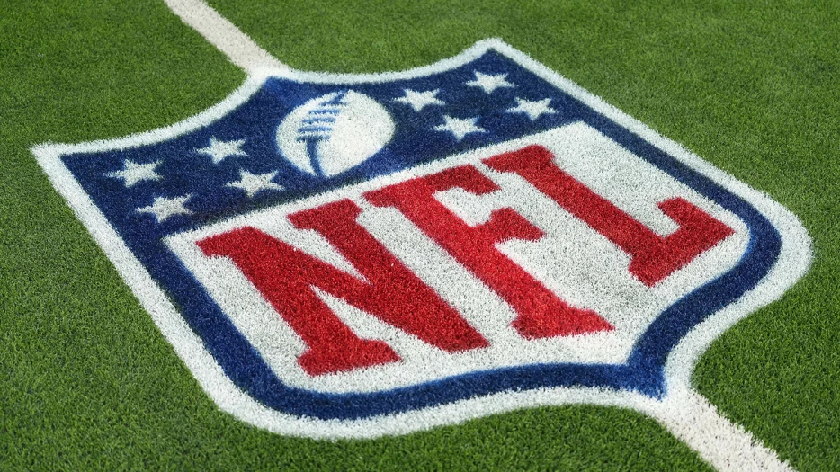 10 Facts About The NFL That Sound Made Up But Are 100% True