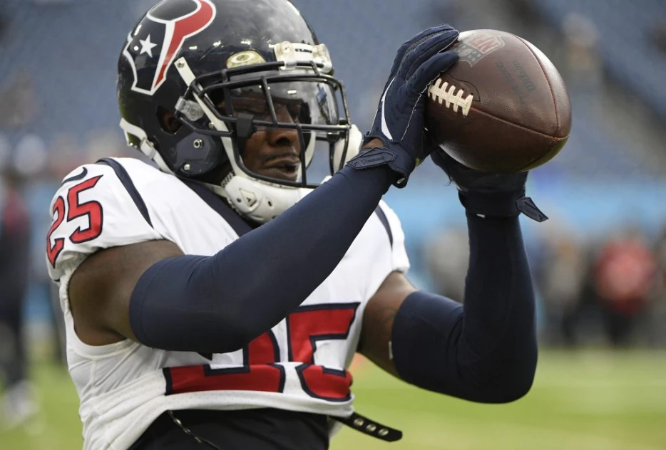 CB Desmond King Retires