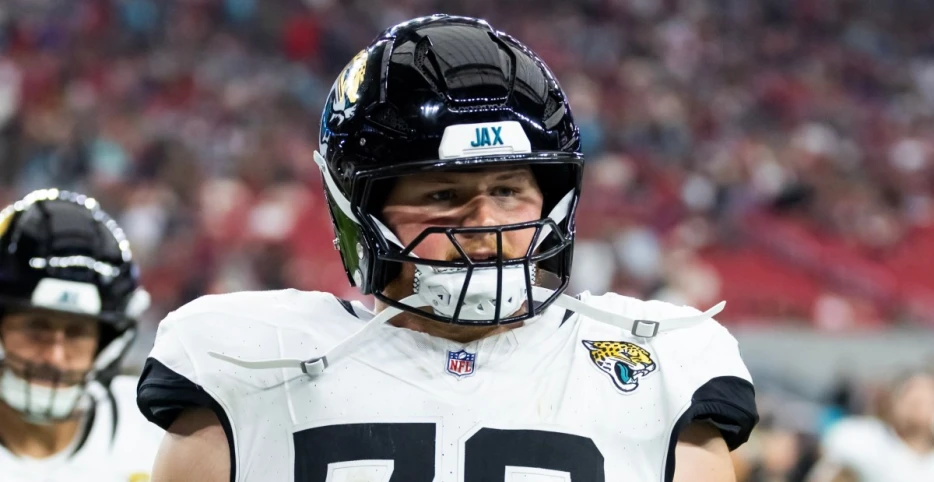 Has Cole Van-Lanen Earned the Left Tackle Role in Duval?