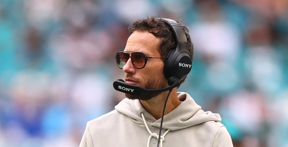 Can Mike McDaniel save his job – The Splash Zone 12/12/25