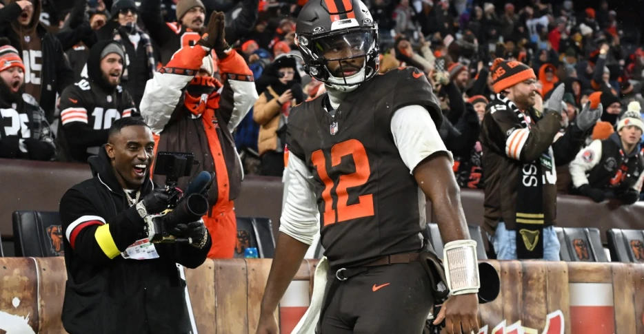 Daily Dawg Chow 12/12; Browns’ QB Shedeur Sanders earns rookie award