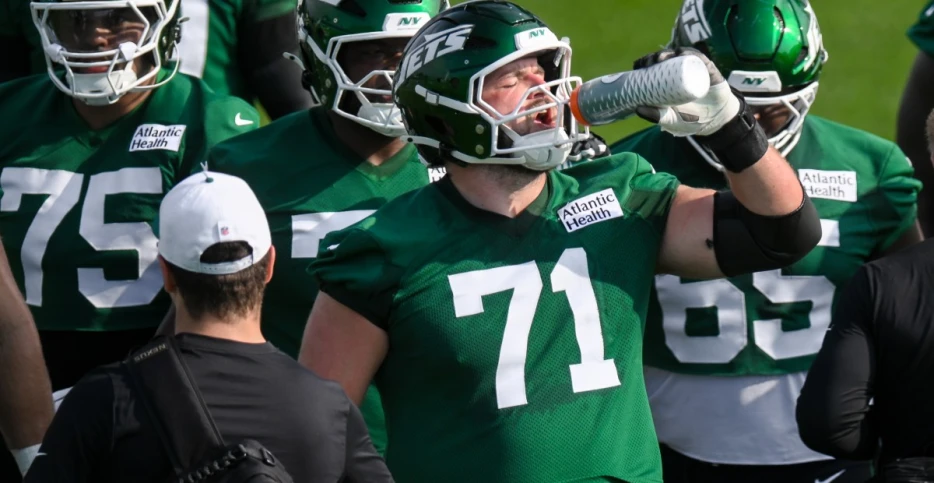 Josh Myers is staying with the Jets past 2025