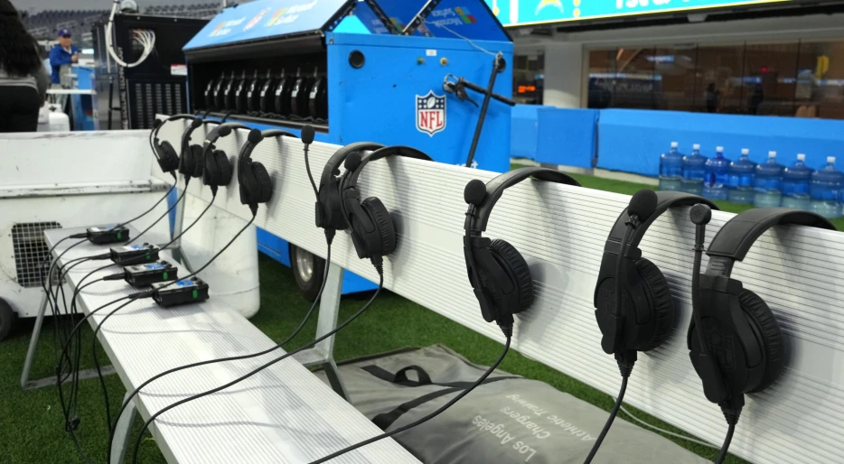 Married NFL Head Coach Was Reportedly Fired After Winning Season For Bringing His ‘Trophy Mistress’ To Team’s Xmas Party – Social Media Thinks They Know Who It Is