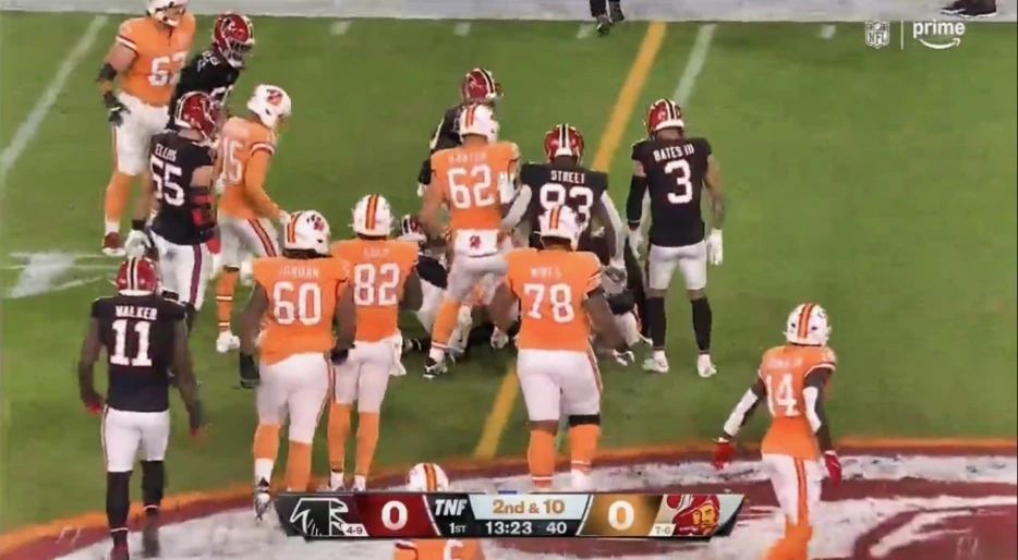 NFL Fans Are Pissed Off With Amazon Prime Over Foolish Decision For Bucs-Falcons TNF Game