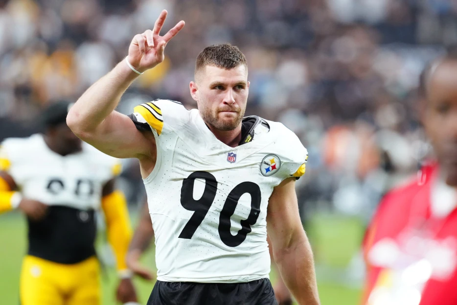 T.J. Watt Underwent Surgery For Collapsed Lung, Expected To Play Again This Season