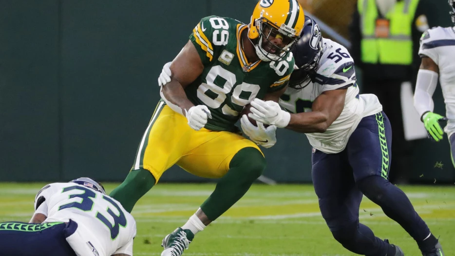 Broncos TE Marcedes Lewis clears waivers, returns to practice squad