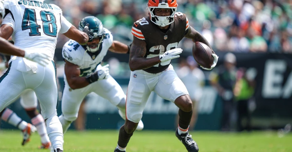 Packers elevate running back amid Josh Jacobs’ questionable injury status for Broncos game