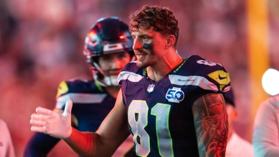 Seahawks, Eric Saubert agree to contract extension