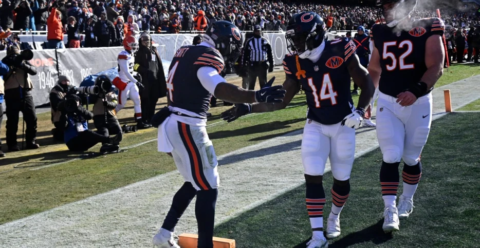 Bears reach double-digit wins after decisive victory over Browns