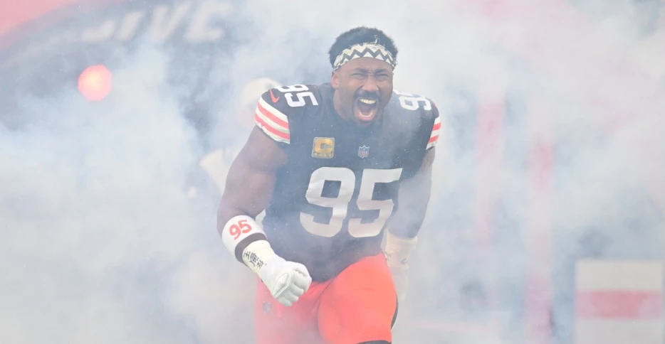 Browns DE Myles Garrett extends sack streak, moves closer to single-season sack record in Week 15 vs Bears