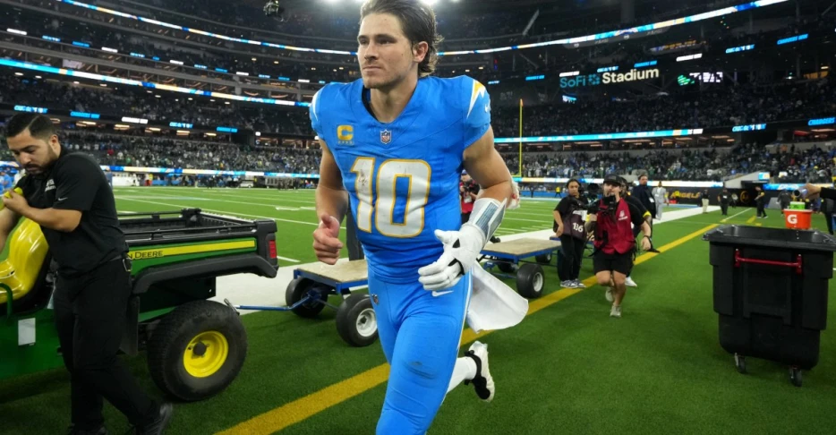 Chargers-Chiefs Live Game Recap: Bolts look to complete sweep of KC in Arrowhead