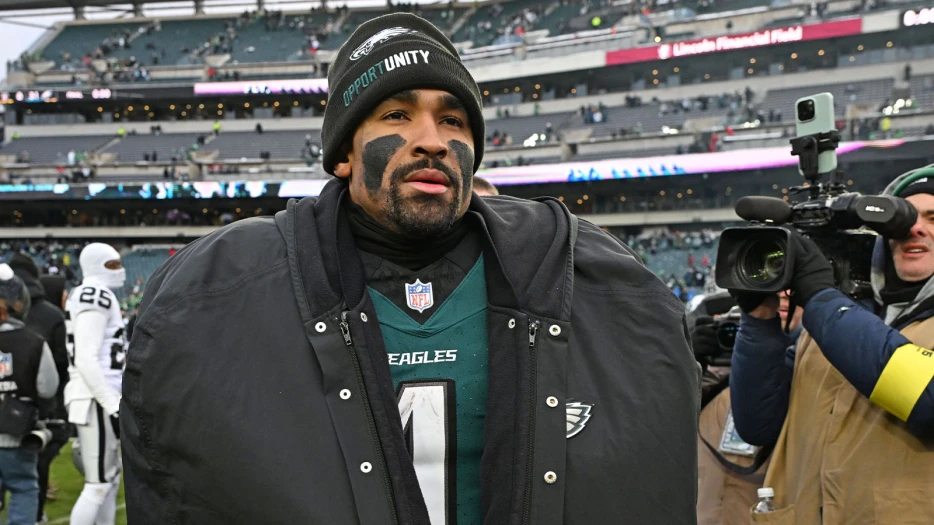 Eagles’ Jalen Hurts gets to rest early after nearing posting perfect QB rating vs. Raiders