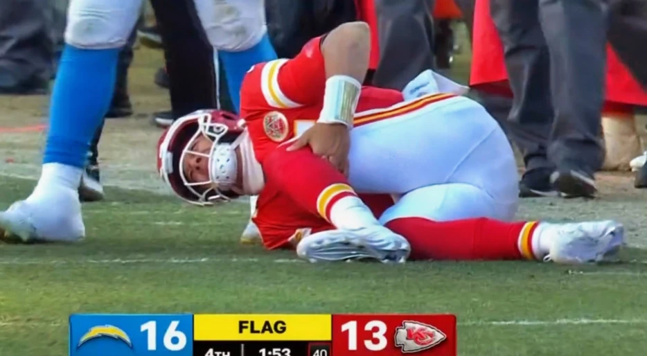 Here’s What Happened to Patrick Mahomes As His Left Knee Buckles, And It Does Not Look Good [VIDEOS]