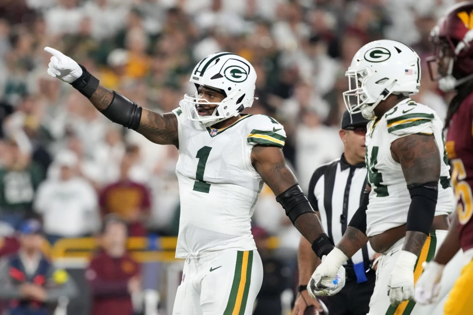 Packers EDGE Micah Parsons Suffers Non-Contact Knee Injury