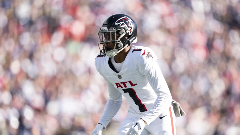 Raheem Morris reveals for first time that Darnell Mooney broke his collarbone in camp