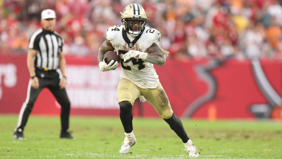 Saints’ Devin Neal suffers hamstring injury after scoring TD vs. Panthers