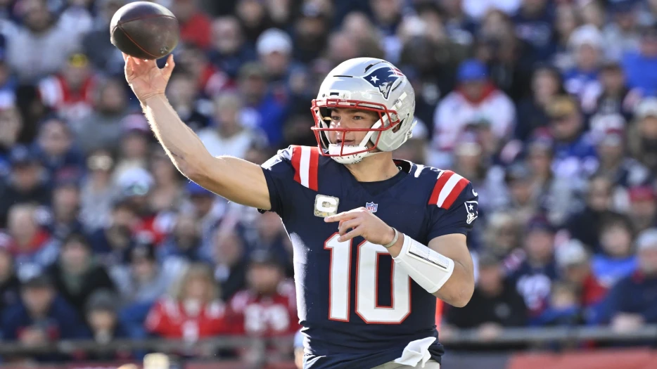 Santa Clause (Kind Of) Gives Take On Success Of Patriots’ Drake Maye