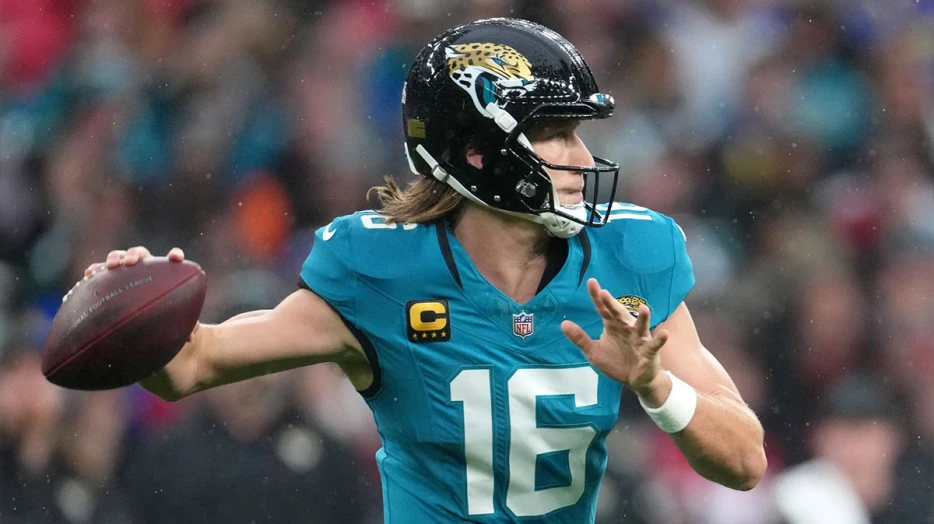 Trevor Lawrence is out here doing a Michael Jordan shrug after mind-boggling throw