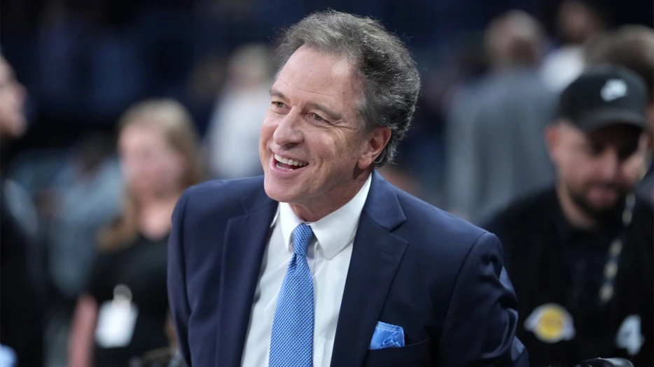 You need to hear Kevin Harlan’s description of this ‘thick pick’ of Justin Herbert