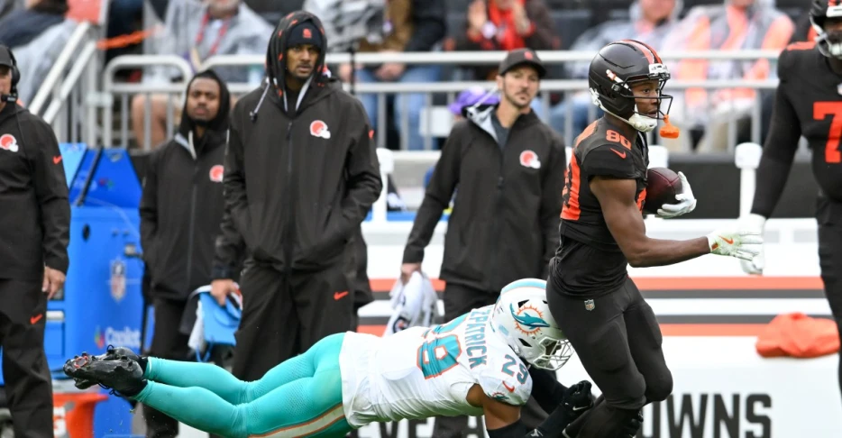 Browns roster moves: Waive ‘24 draft pick, elevate 2, rule another OL out Saturday