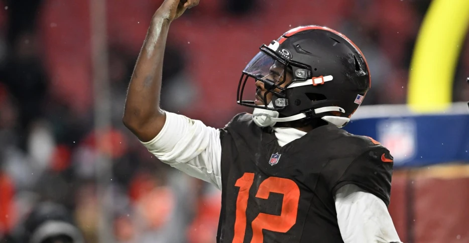 Browns’ Shedeur Sanders draws dazzling review from QB coach