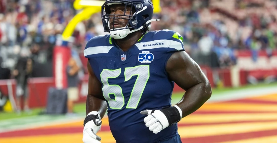 Charles Cross suffers awkward hamstring injury on Jason Myers’ winning field goal