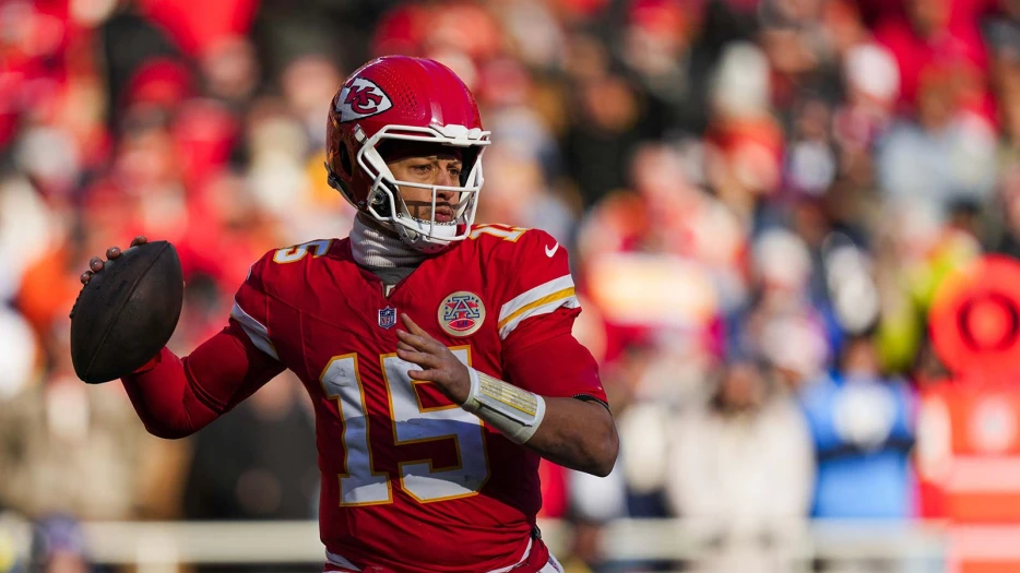Chiefs’ Patrick Mahomes tore ACL against Chargers in Week 15
