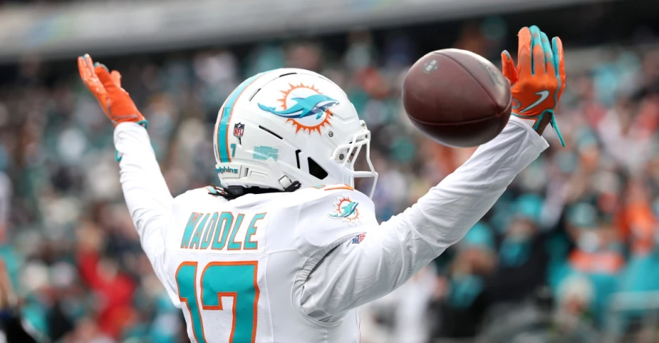 Dolphins fan confidence jumps as team prepares for Steelers games