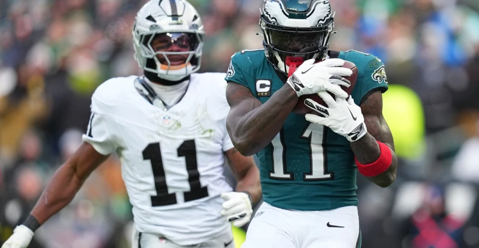 Gronk: ‘Playing the Las Vegas Raiders heals [Philadelphia Eagles’] wounds’