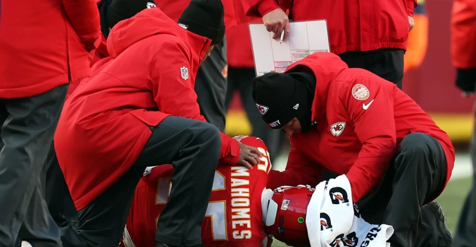 How Patrick Mahomes’ injury affects Las Vegas Raiders