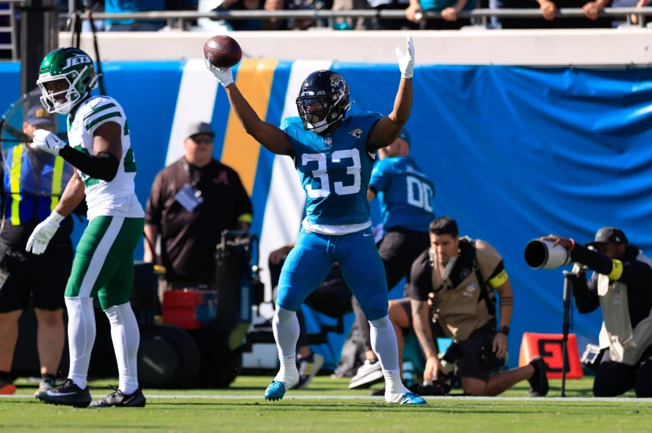 Jaguars RB Bhayshul Tuten To Undergo Finger Surgery, Should Be Back For Playoffs