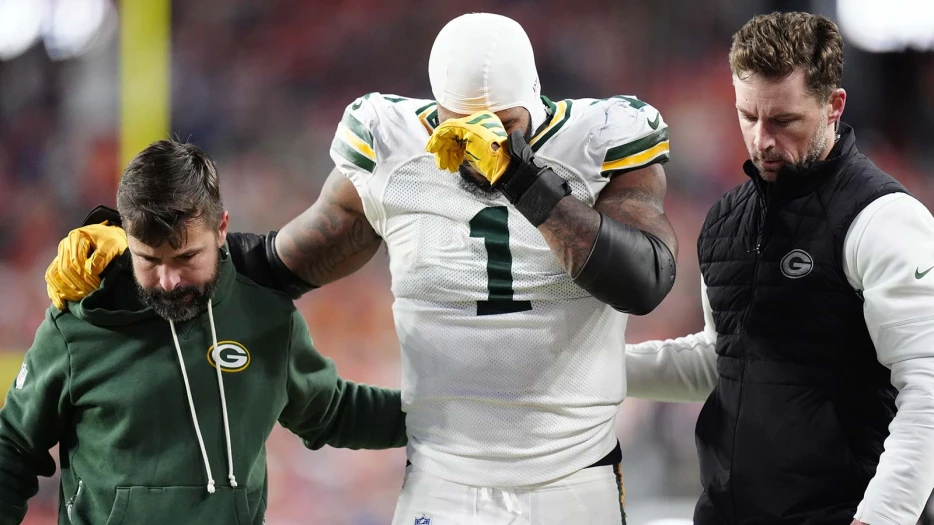 Packers’ Micah Parsons feared to have torn ACL vs. Broncos