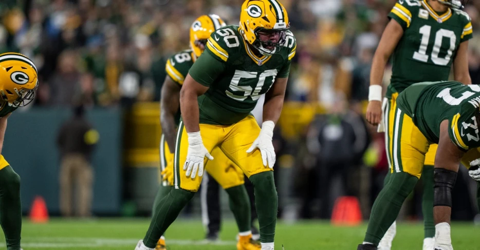 Packers RT Zach Tom leaves Broncos game with knee injury