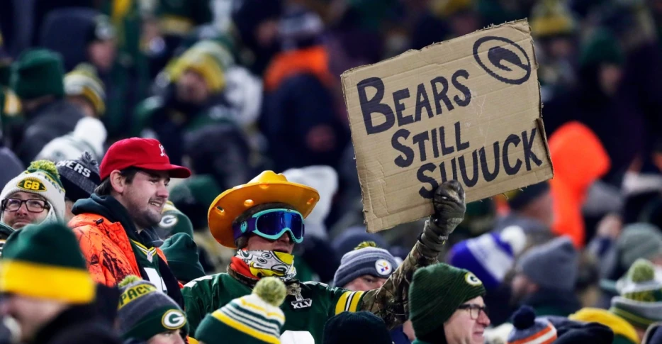 Packers vs Bears Week 16 Odds: Where is the line after Parsons’ injury?