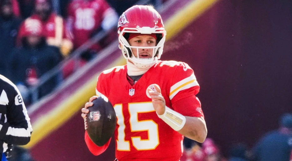 Patrick Mahomes Breaks Silence With Painful Message After Suffering Season-Ending Knee Injury vs. Chargers