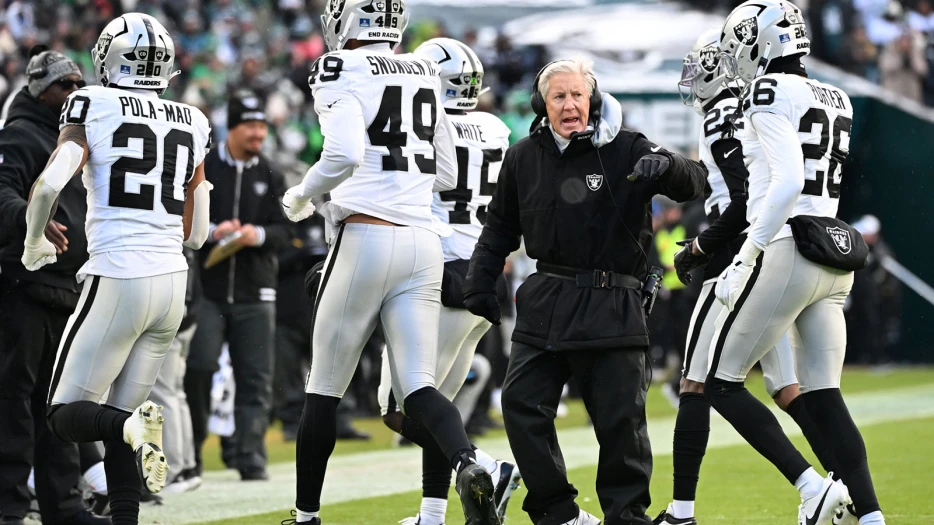 Pete Carroll has never experienced anything like dreadful Raiders season