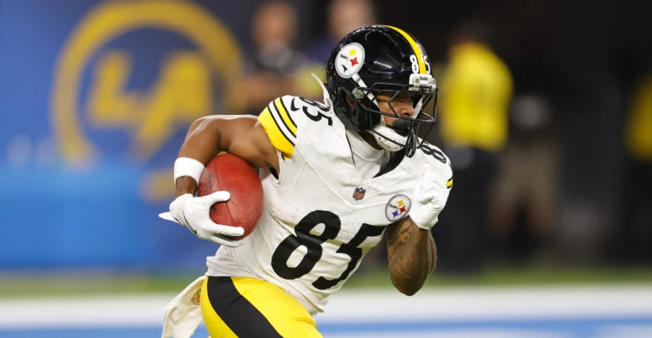 Steelers release WR, elevate OT, DL ahead of Dolphins matchup