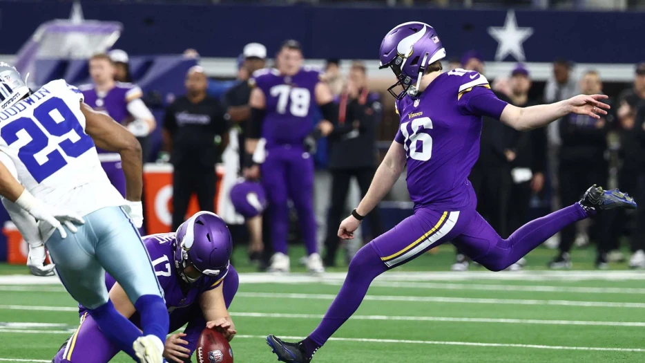 Vikings’ Will Reichard goes full Carmelo Anthony after game-sealing field goal