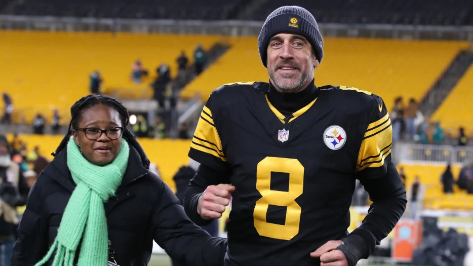 Aaron Rodgers all smiles as he lists Steelers’ ‘castoffs’ who helped beat Dolphins