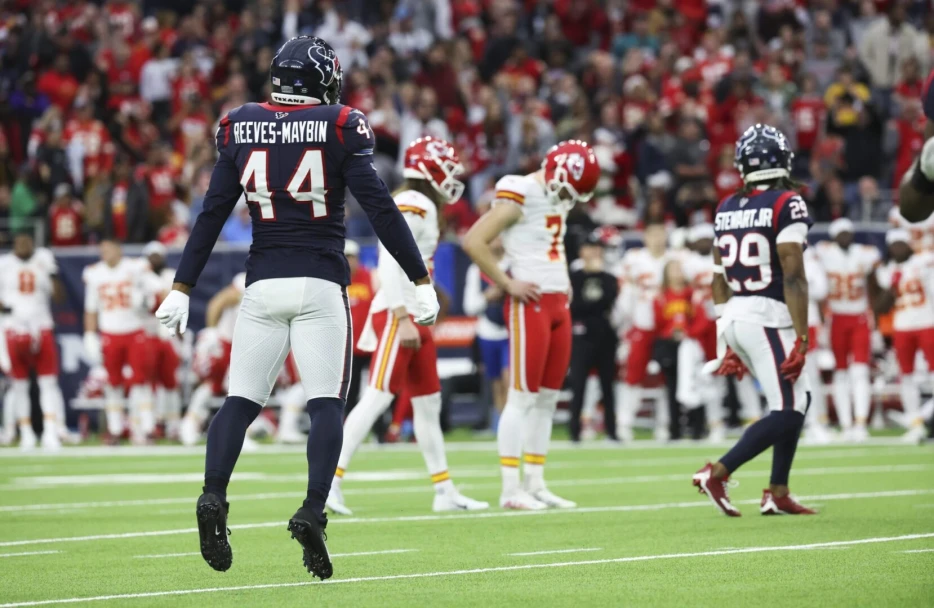 Bears Made Two P-Squad Moves, Cut LB Jalen Reeves-Maybin