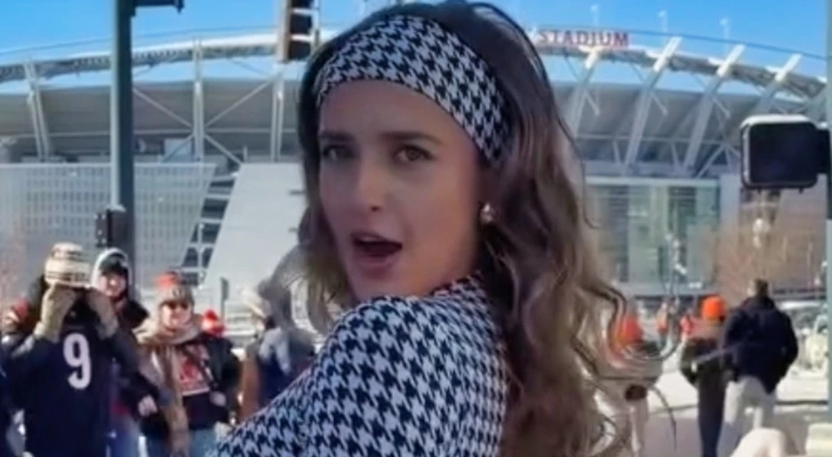 Bengals Backup QB Jake Browning’s Fiancée Stephanie Niles Ignites Viral Frenzy with Daring ‘Skibunny’ Outfit in Brutal -7° Weather vs. Ravens [VIDEOS]
