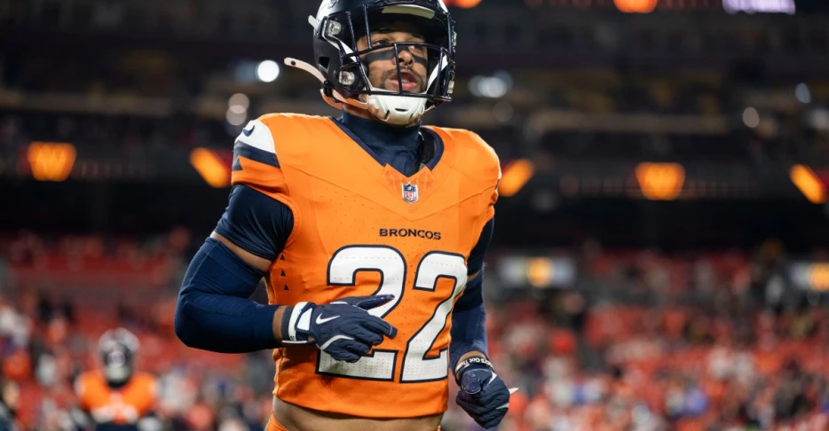 Broncos place Brandon Jones on IR and claim RB Cody Schrader off waivers